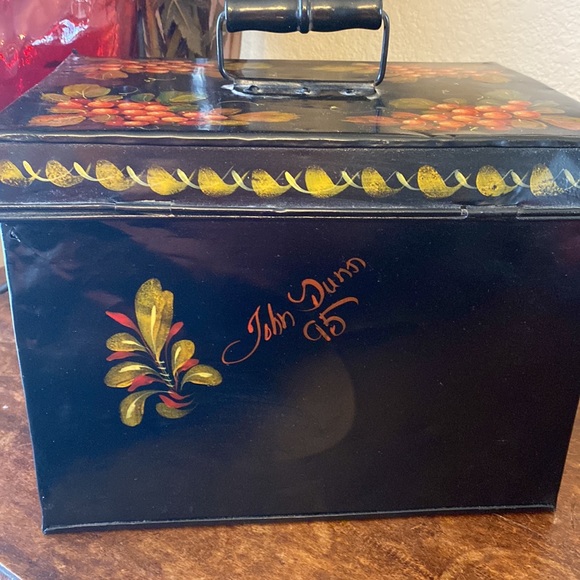 Vintage John Dunn hand signed Folk art metal box w/ handle and latch ‘95 - Picture 6 of 7